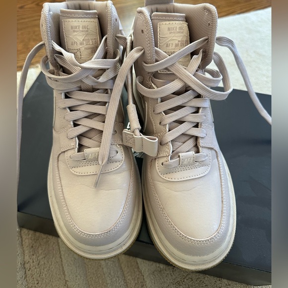 Size 7 Nike Women’s AF1 HI UT 2.0 - Picture 2 of 8